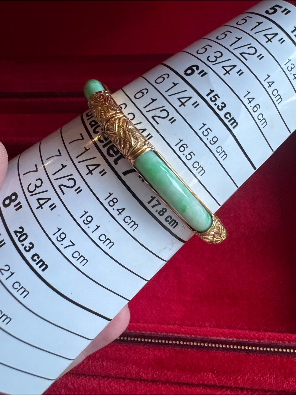 Stunning 18K solid yellow gold and jade bangle bracelet - Picture 9 of 15